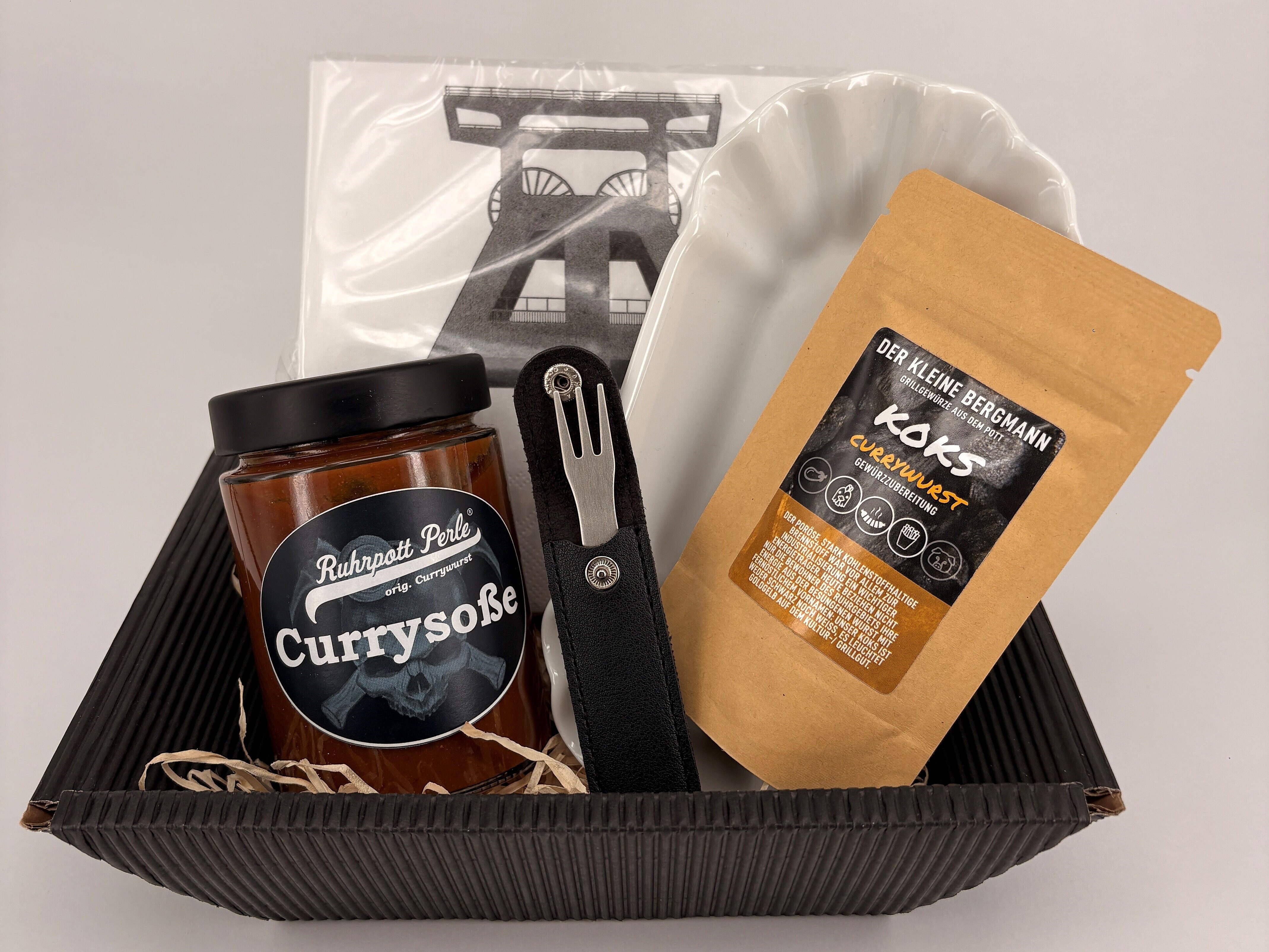 Präsentkorb mit verschiedenen Artikeln zum Thema "Currywurst"