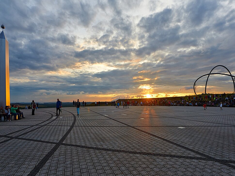 Sonnenuntergang auf dem Plateau der Sonnenuhr auf Hoheward