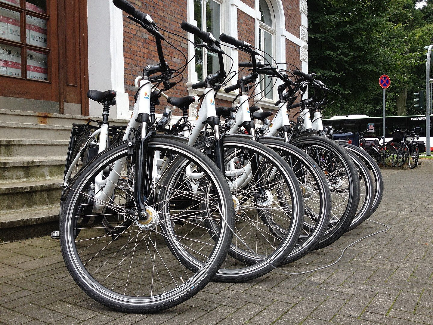 Pedelec- (E-Rad) Leihfahrräder Sechs Pedelec-Leihfahrräder