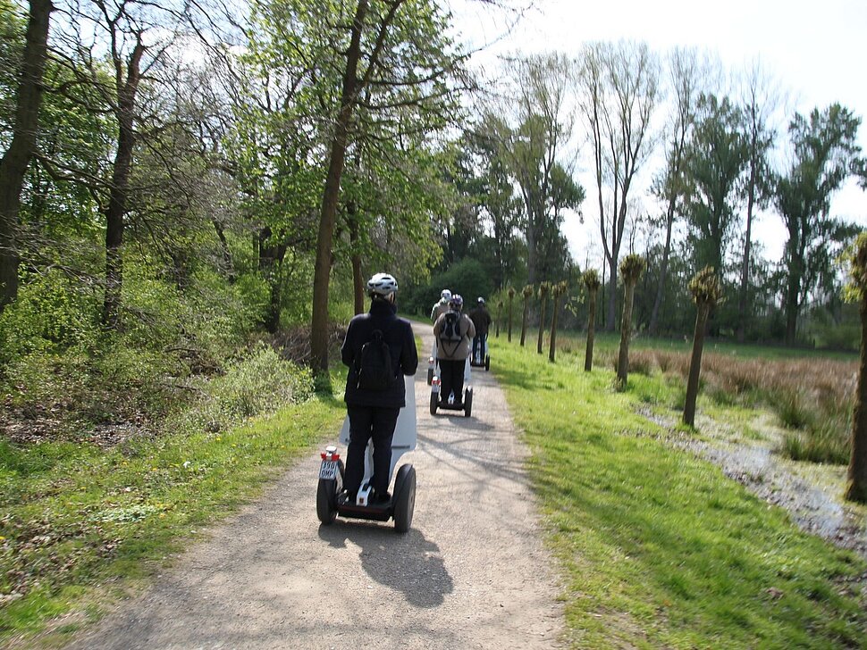 Mit dem Segway unterwegs rund um die Halde Hoheward.