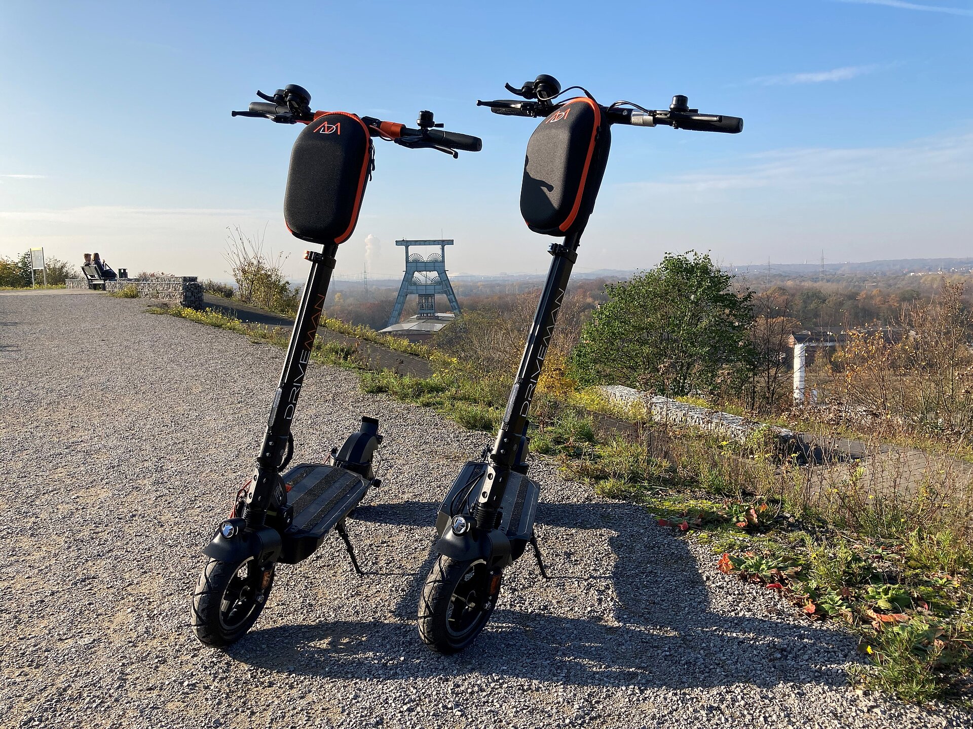 E-Scooter auf Hoheward mit Doppelbock der Zeche Ewald