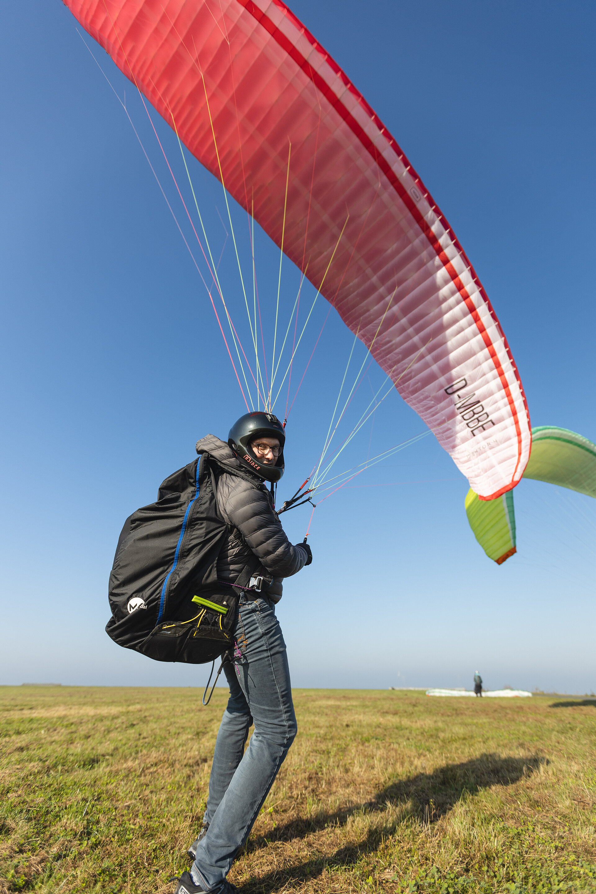 Paraglider unterwegs auf der Halde Hoheward