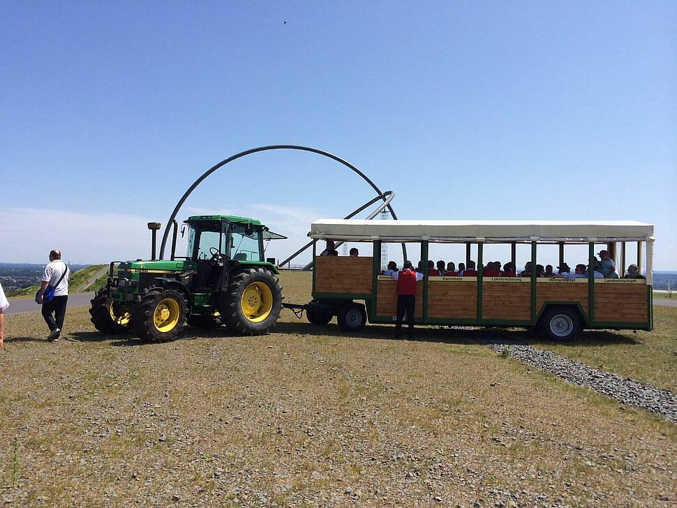 Barrierefrei mit dem Planwagen bis auf den Gipfel.