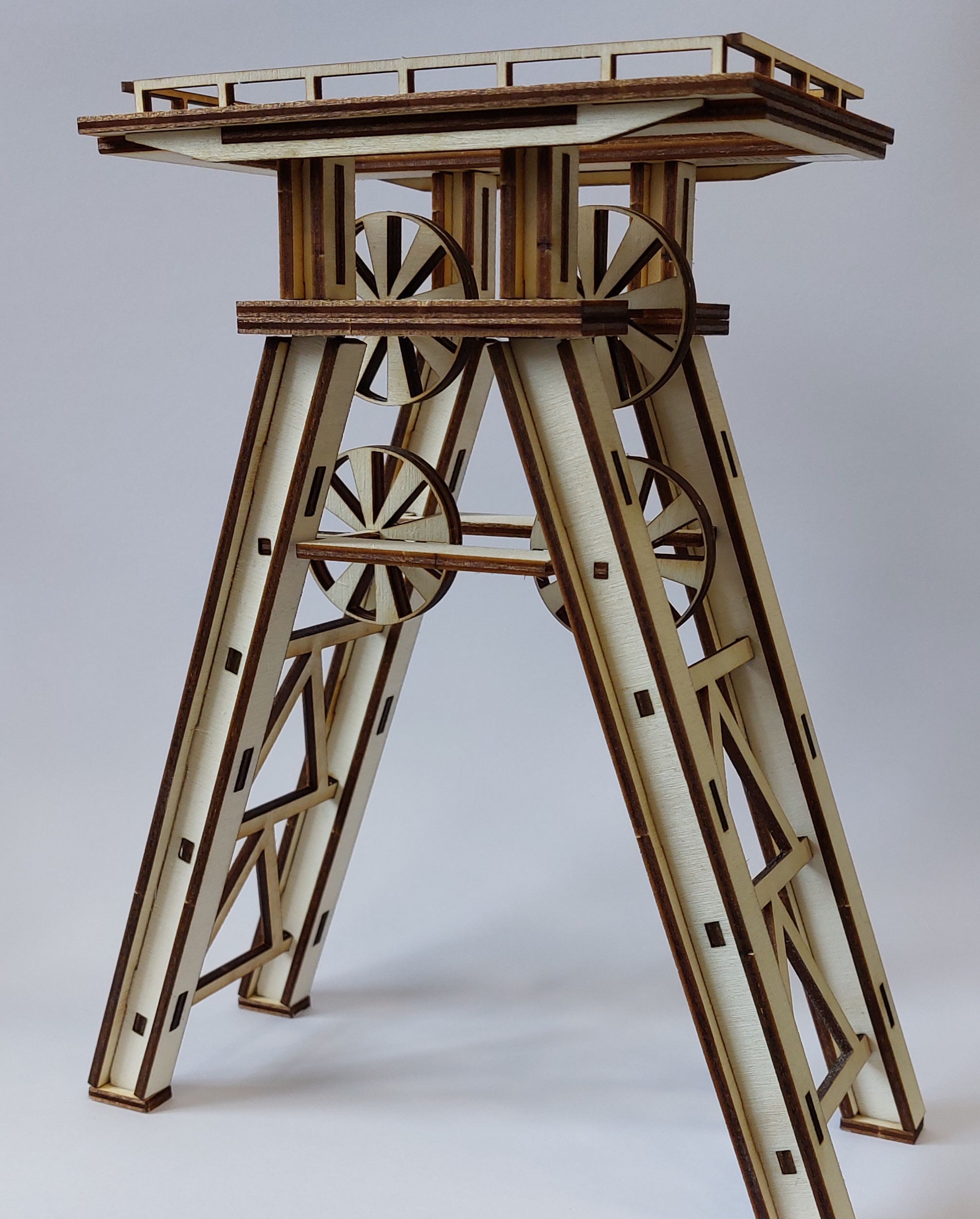 Holz-Förderturm aus dem 3D-Drucker